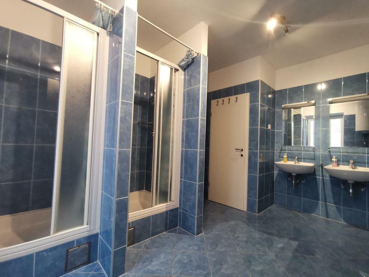 Spacious 140M2 Downtown 3 Bedroom Apartment Split Exterior photo